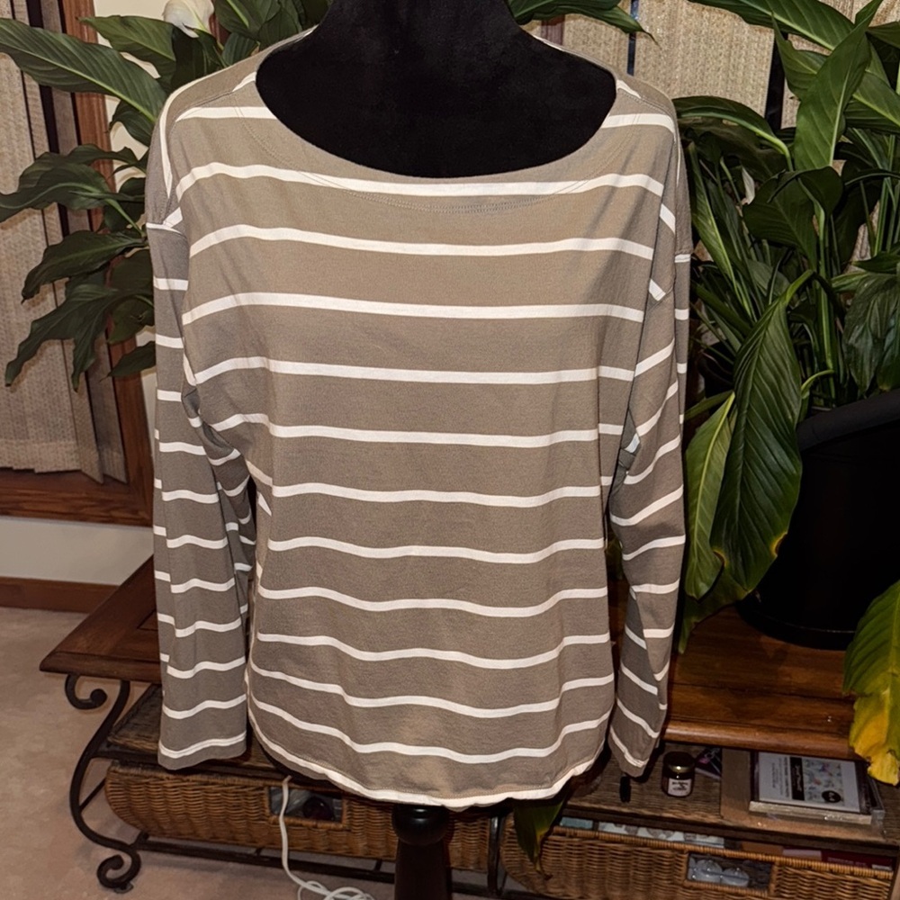 Old Navy Gray and White Long Sleeve Boxy Blouse